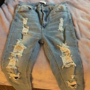 W 27 L 37 blue ripped jeans